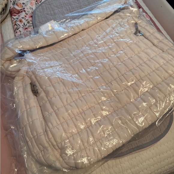 SweetHoney Puffer Tote Cream - Picture 3 of 5